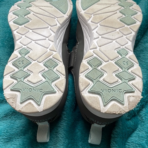 Vionic casual everyday Sneakers - Picture 8 of 9